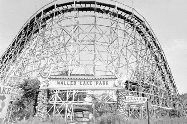Walled Lake Amusement Park (Walled Lake Park) - Roller Coaster And Entrance (newer photo)